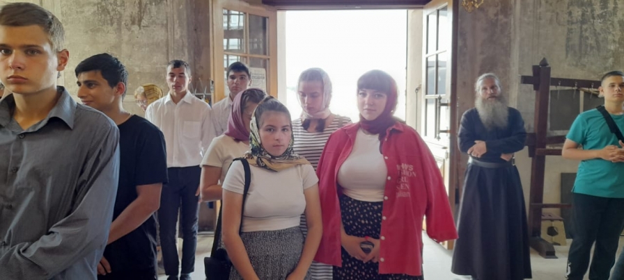 Ряжские ребята отправились в Вышенскую обитель для участия в Форуме православной молодежи
