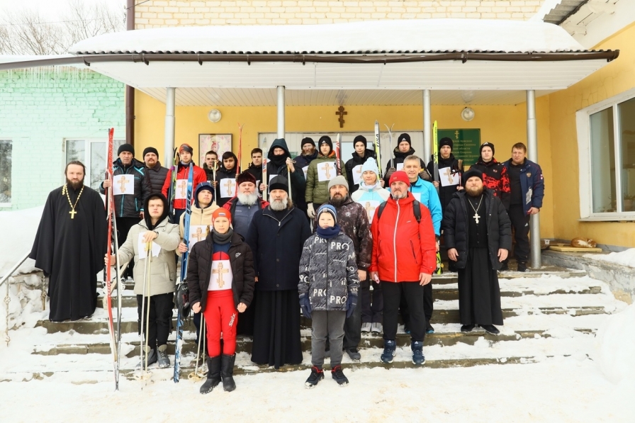 23 февраля 2024 года в городе Скопине состоялся необычный и уже традиционный Крестный ход из Свято-Духова мужского монастыря в Димитриевский мужской монастырь