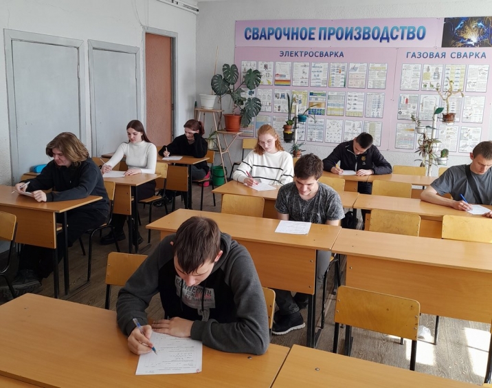 22.04.2024 в 13.30 проходила олимпиада по ОПД «Электротехника и электроника» среди студентов гр.2105 и 2205