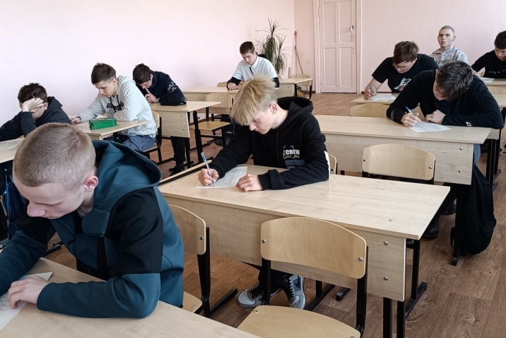 25 апреля в рамках недели общеобразовательных величин в группе 1207 прошла олимпиада по физике