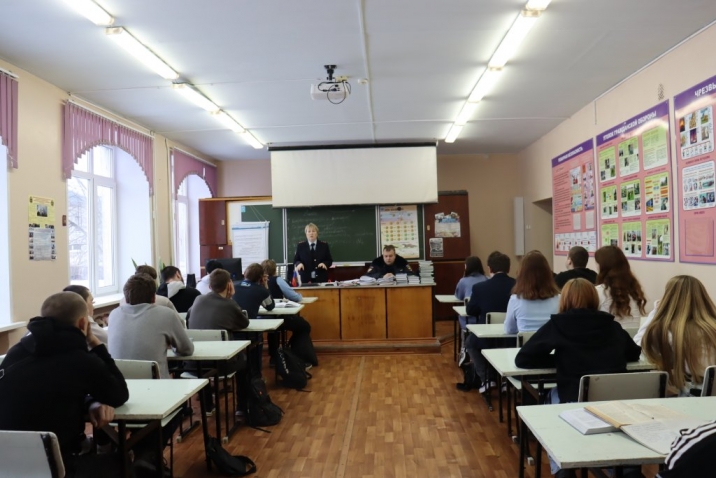 Беседы сотрудников полиции со студентами