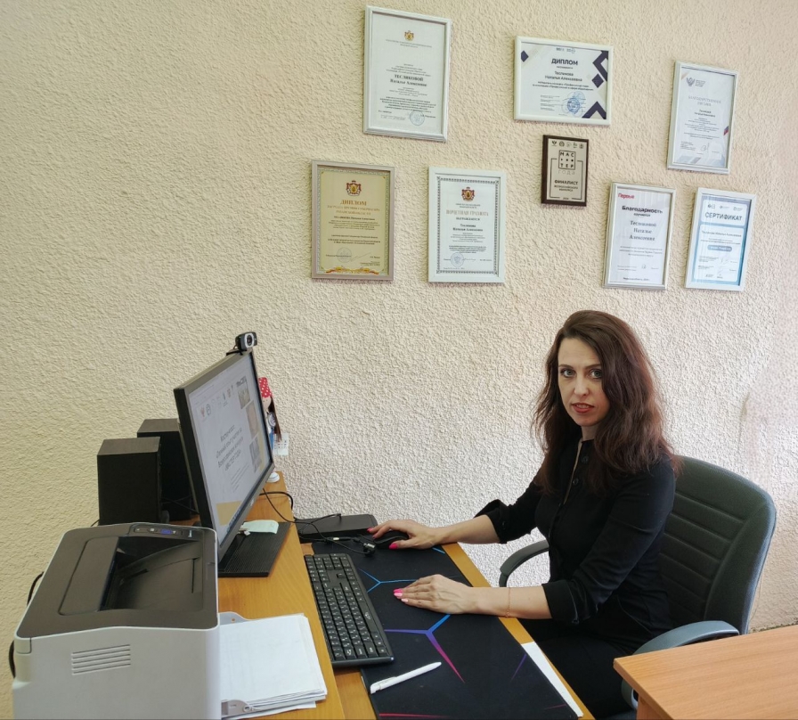 Сегодня, 5 марта, заместитель директора по УВР Тесликова Наталья Алексеевна выступила на Региональном вебинаре для участников регионального этапа Всероссийского конкурса 