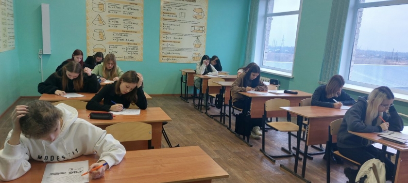 24 ноября 2025 года в отделении г. Кораблино ОГБПОУ «РК» в рамках декадника общеобразовательных дисциплин среди студентов  колледжа прошла викторина по математике: «Я знаю всё!»