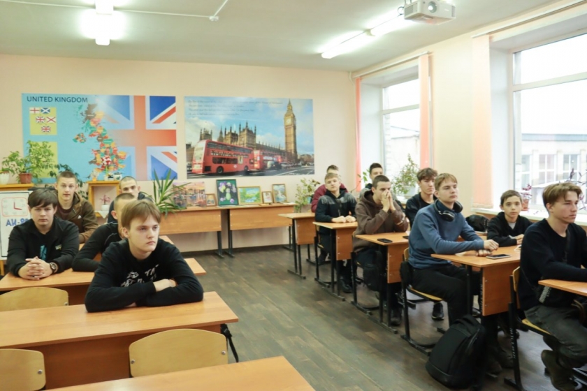 Классные часы  в группах первого и второго курсов